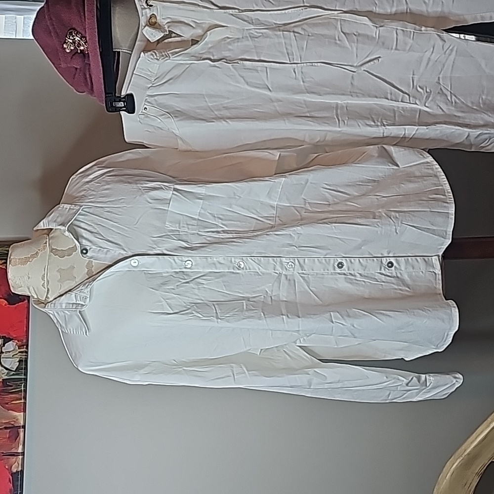 White Button down blouse😍